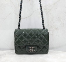 CHANEL Paydent Classic Petit